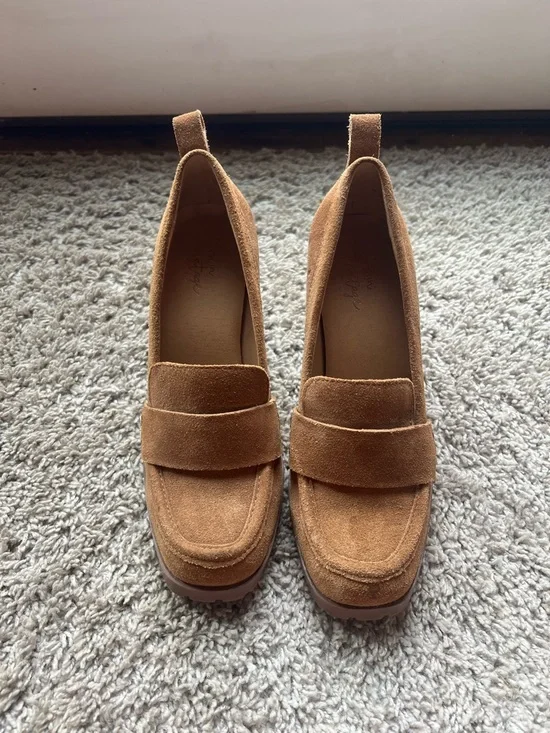 Crown Vintage Women's Suede Loafers in Tan Brown - Picture 1 of 9